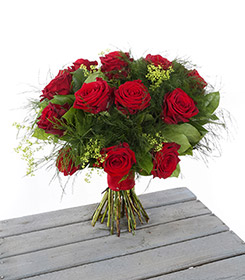 12 Best red rose in a vase